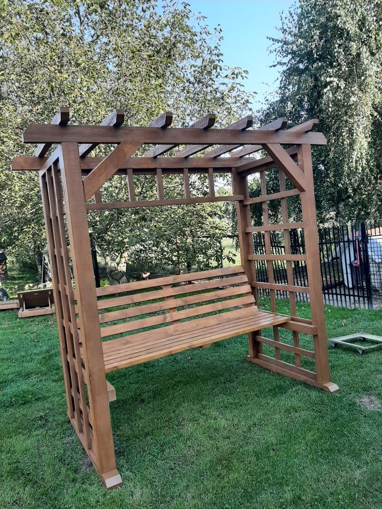 Pergola z ławką .