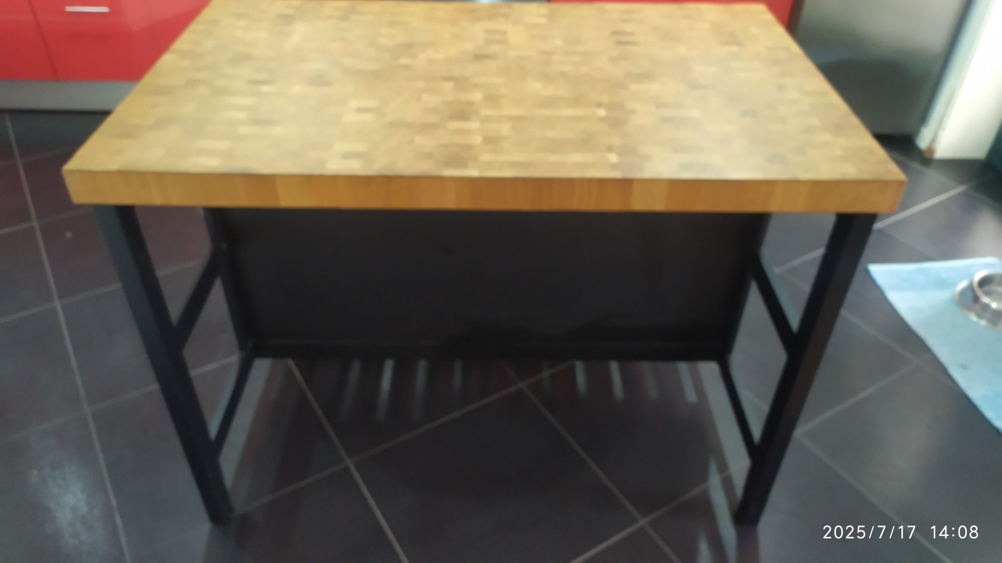 Ilha de cozinha IKEA + bancos altos