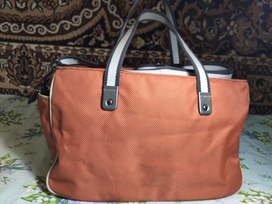 Сумка Calvin Klein.