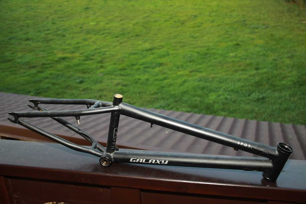 Rama  BMX GALAXY SPOT 9'' 20''  z suportem