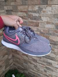 Buty Nike z siateczki r. 33