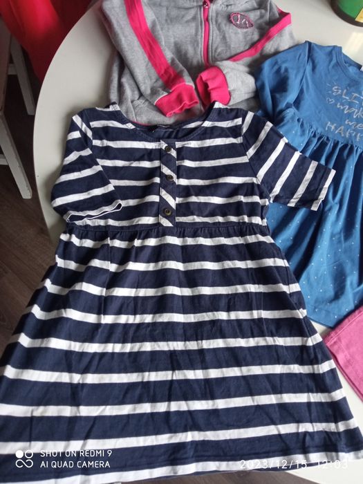 Paczka ubrań dla dziewczynki koszulki sukienki bluza