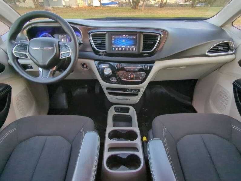 2021 Chrysler Voyager L