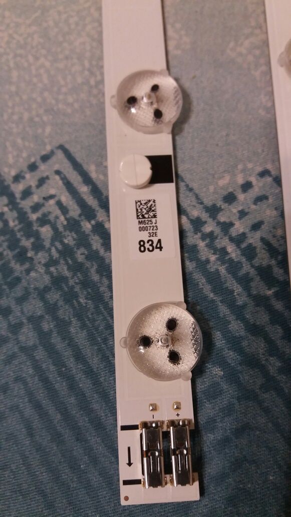 Планки подсветки 32F-3535LED-40EA   D1GE-320SC1-R3
