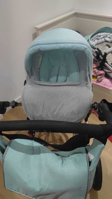 Carrinho bebe trio com acessórios ótimo estado