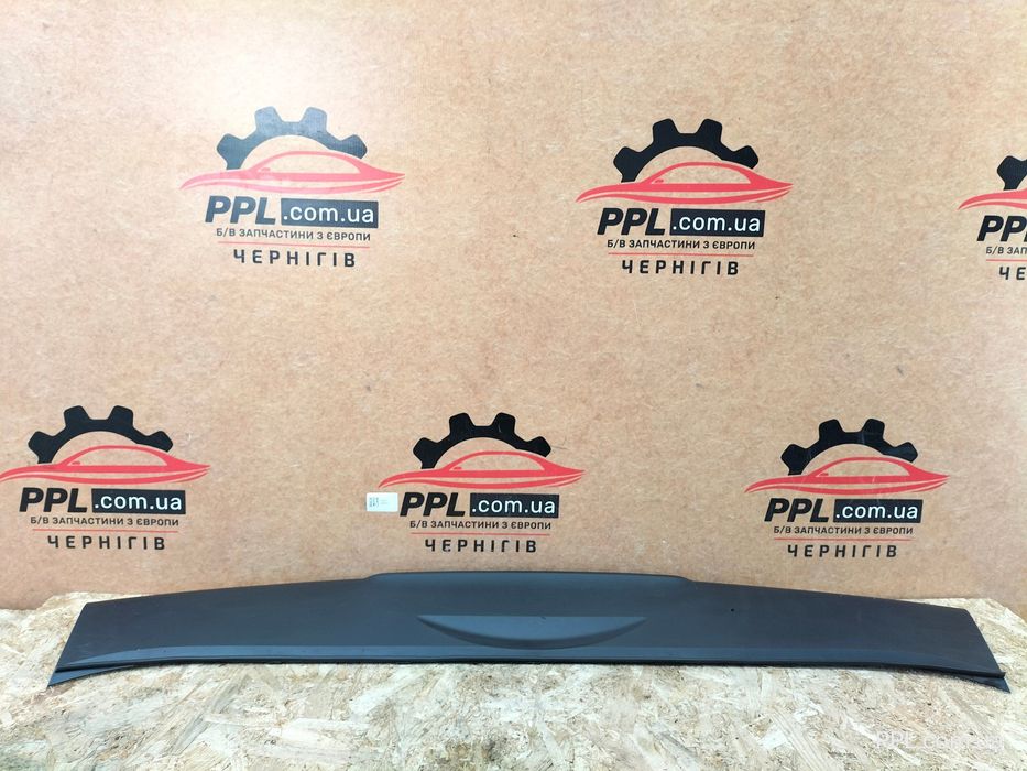 VW ID.4 20- Спойлер накладка крышки багажника 11K827555