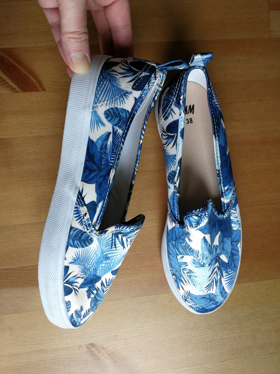 Damskie buty w niebieskie liście