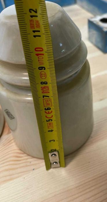 Isoladores em porcelana antigos da Vista Alegre