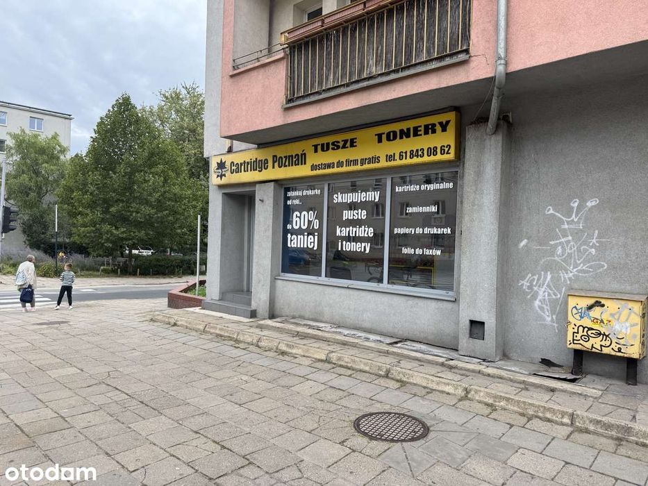 Lokal z witryną przy ulicy