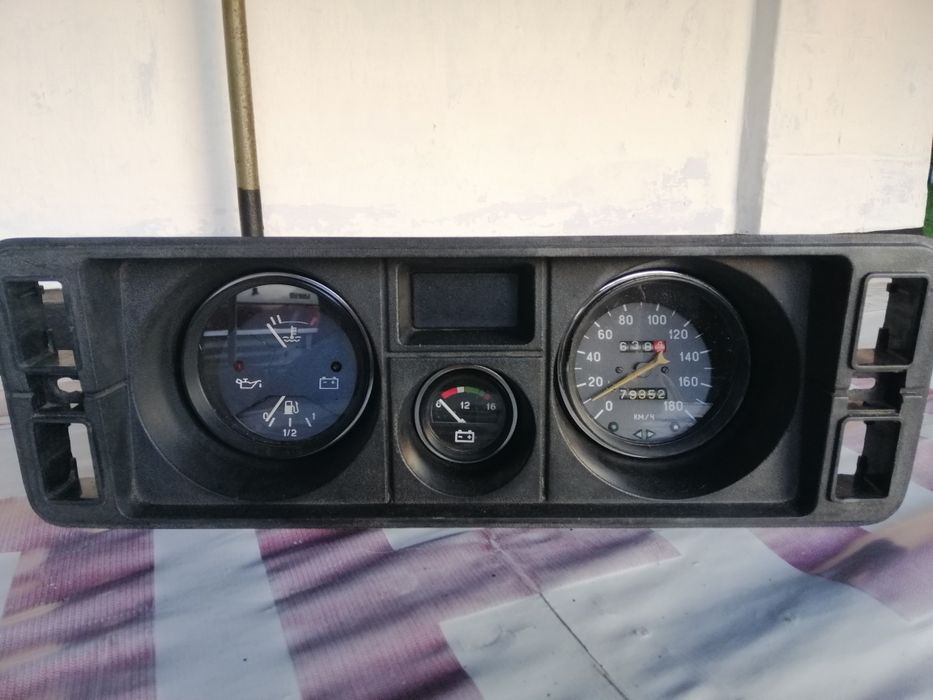 Панель приладів ВАЗ 2104-2105