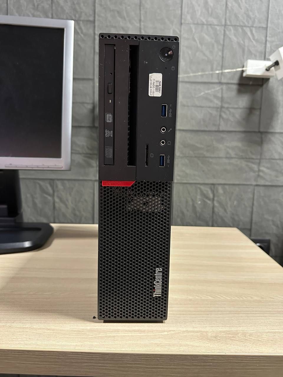 ПК Lenovo ThinkCentre M700 Intel Core i3-6100 2 ядра RAM DDR4 8GB
