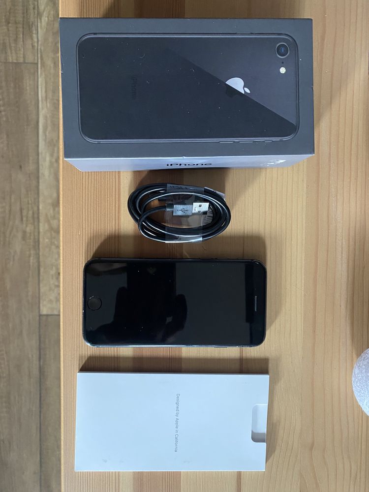 Iphone 8 Space Grey stan bdb w pełni sprawny 100% bateria