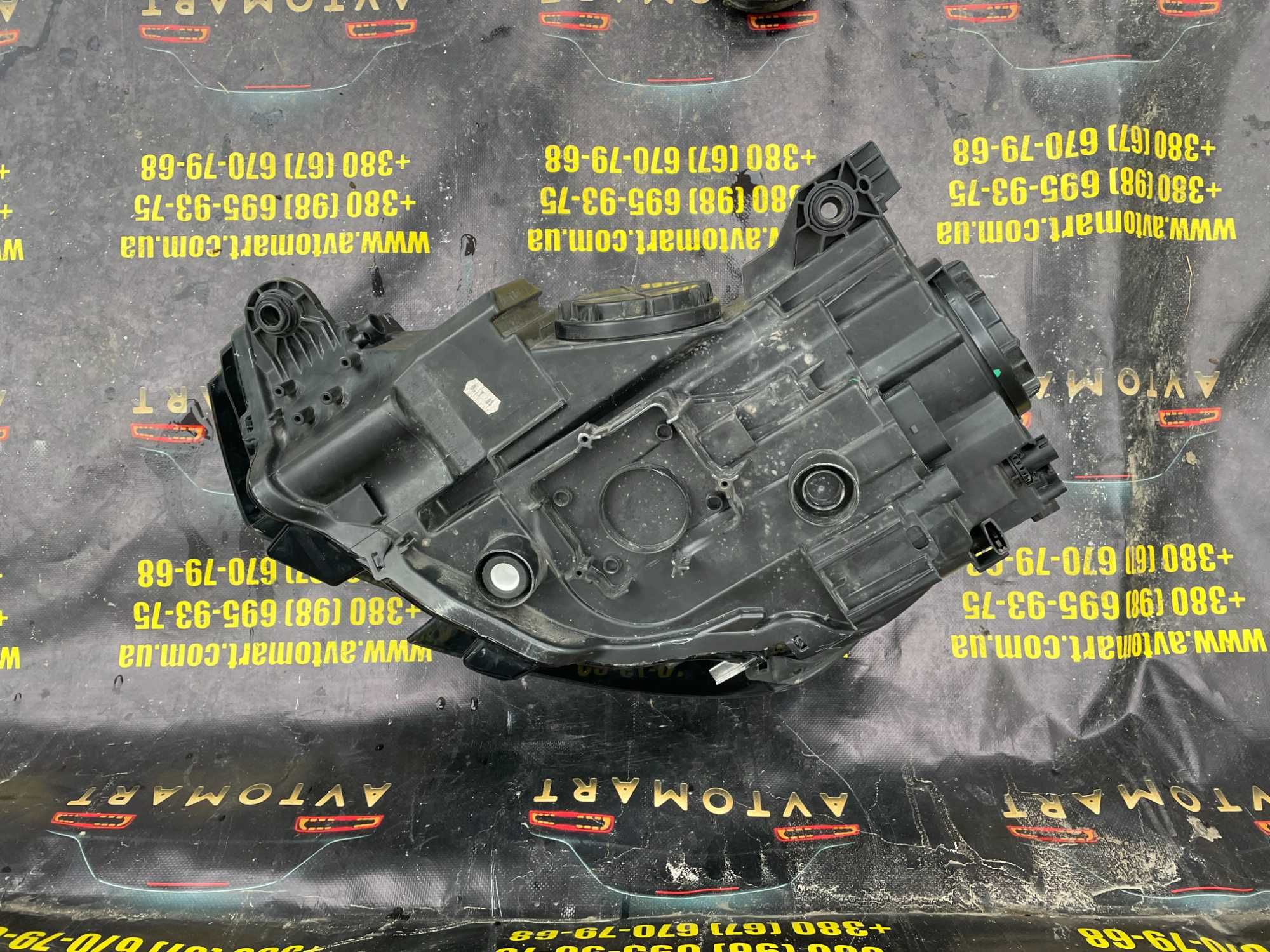 AUDI A3 8V Фара права lift XENON LED 8V0941006H в наявності оригінал