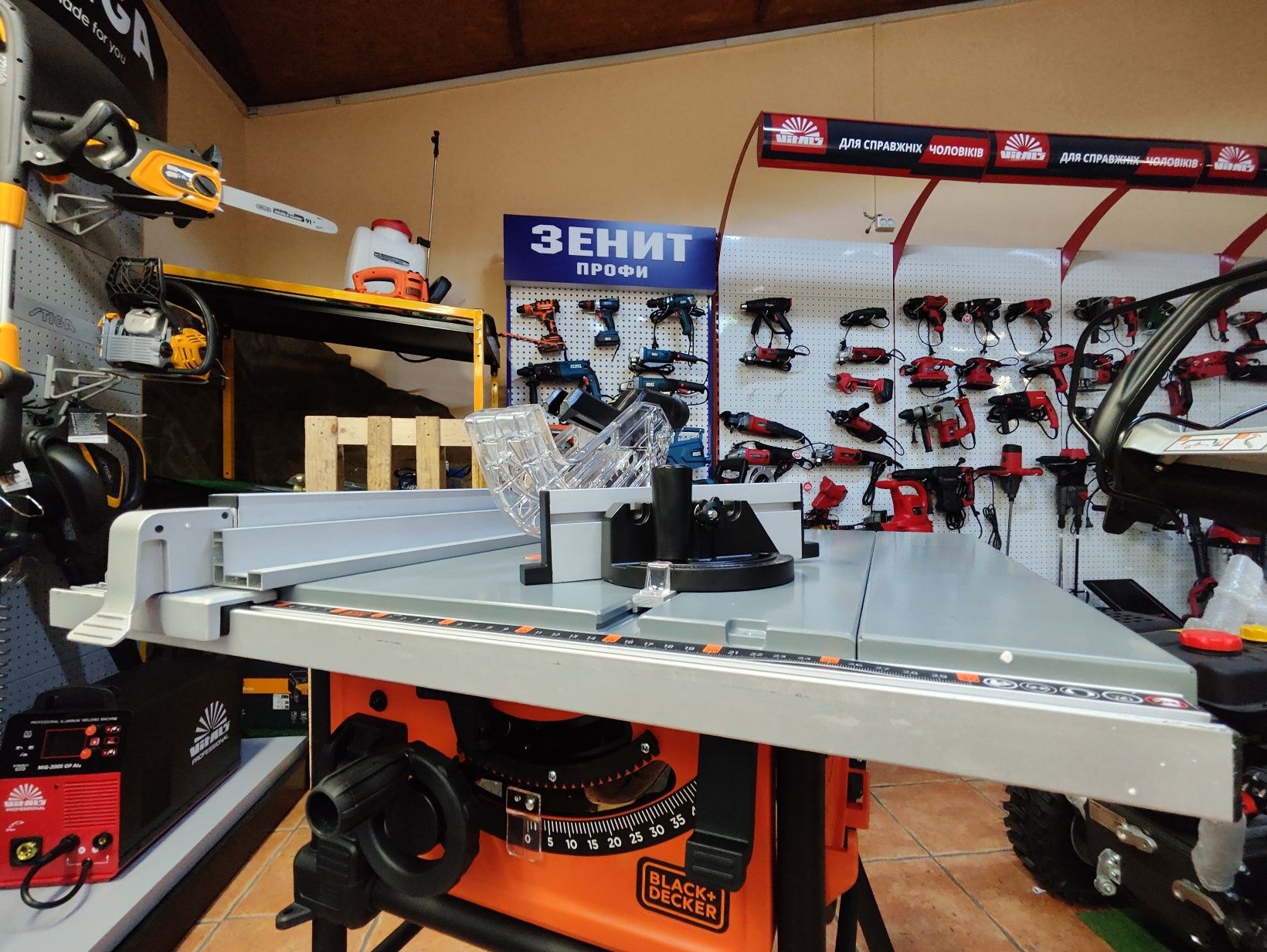 Стол циркулярный переносной сетевой BLACK+DECKER BES720/пила/254мм/Га2