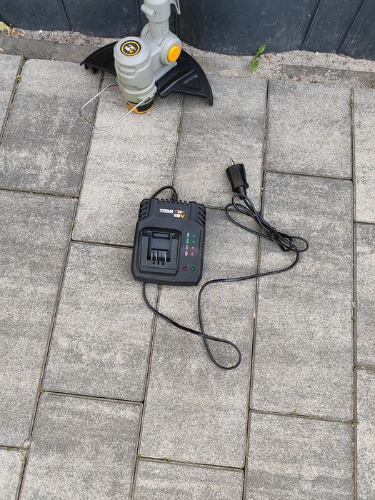 Akumulatorowa podkaszarka Titan 18v+ładowarka