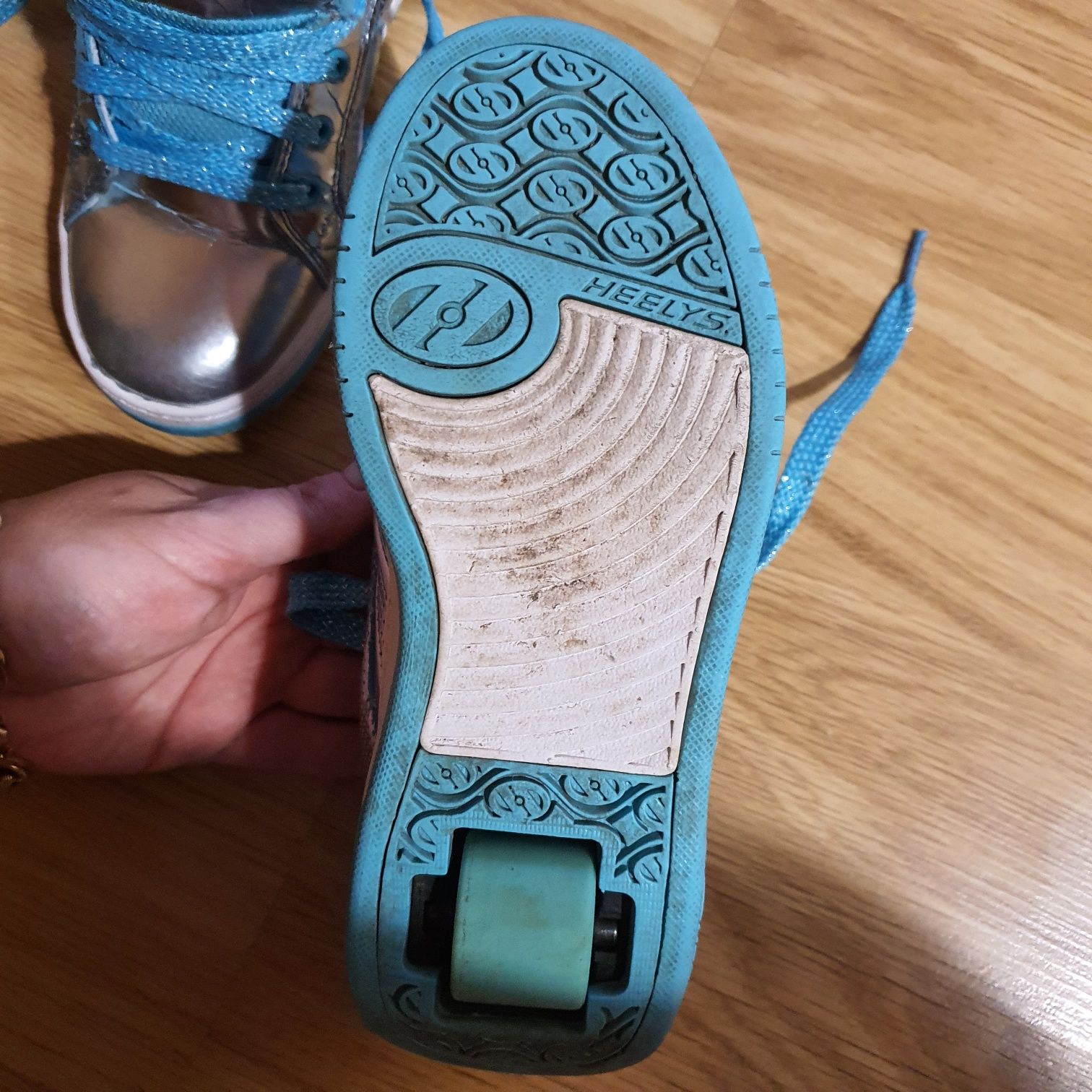 Heelys кроссовки с роликами в пятке