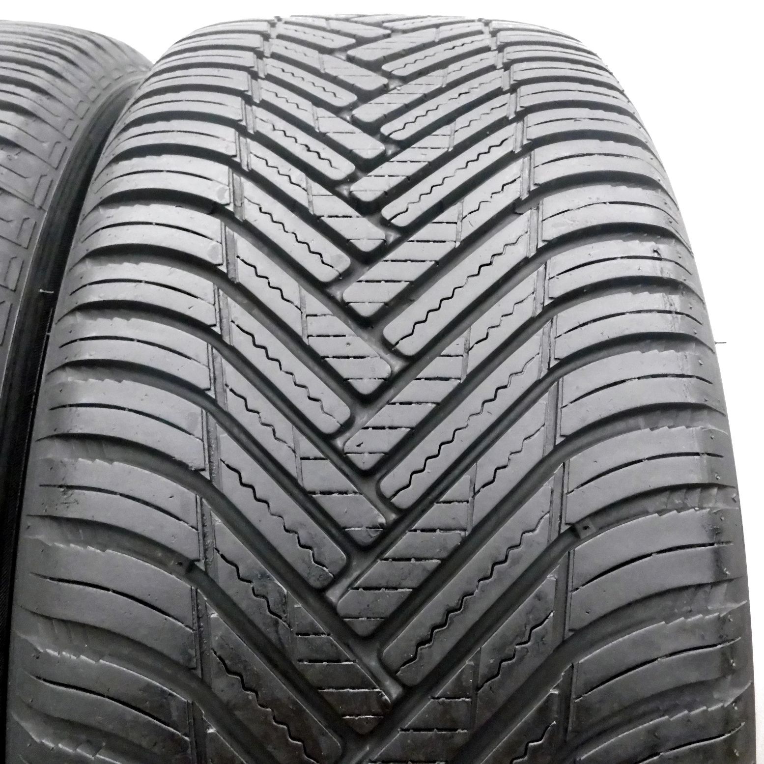 Opony 235/55/17 Hankook 235/55R17 103W XL Wielosezonowe 2020/22 6,5mm
