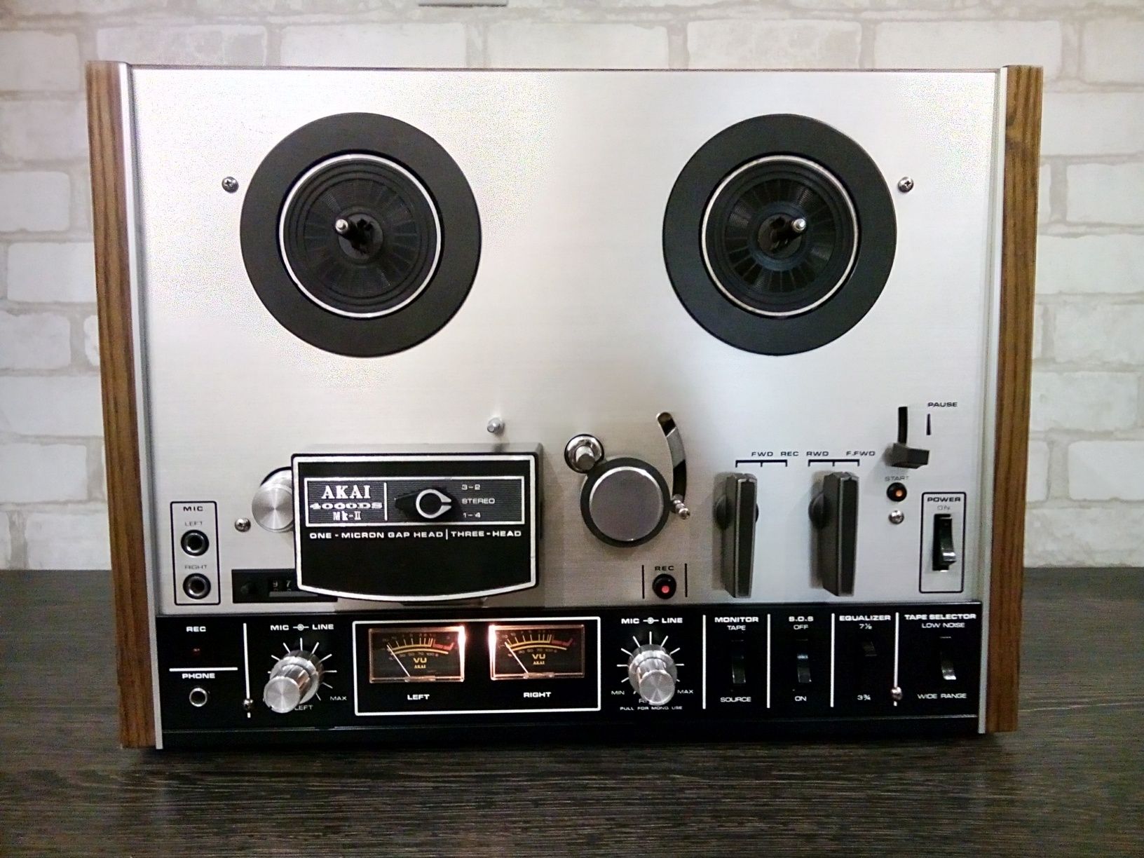 AKAI 4000DS Mk-II reel-to-reel tape recorder 1977