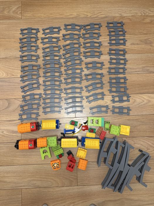 Pociąg duplo oryginalny dwa zestawy lokomotywy na baterie duzy zestaw