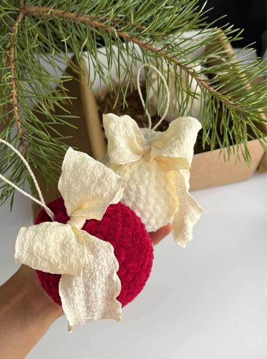 Іграшки на ялинку великі , вʼязані , шари на ялинку, новорічний декор