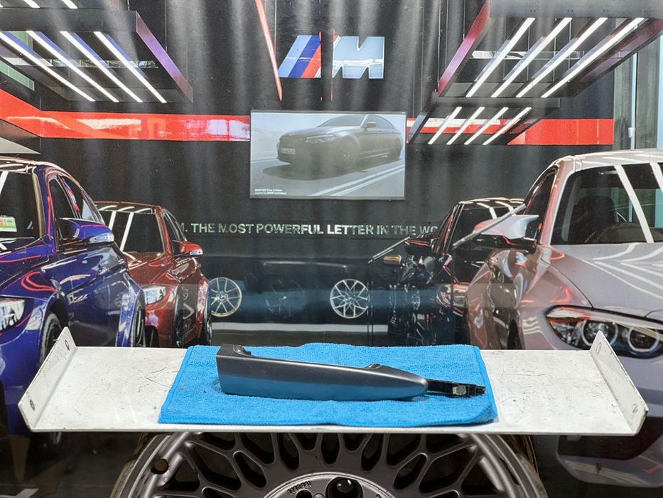 BMW 3 E90 E91 Klamka zewnętrzna drzwi keyless prawy przód tył A52