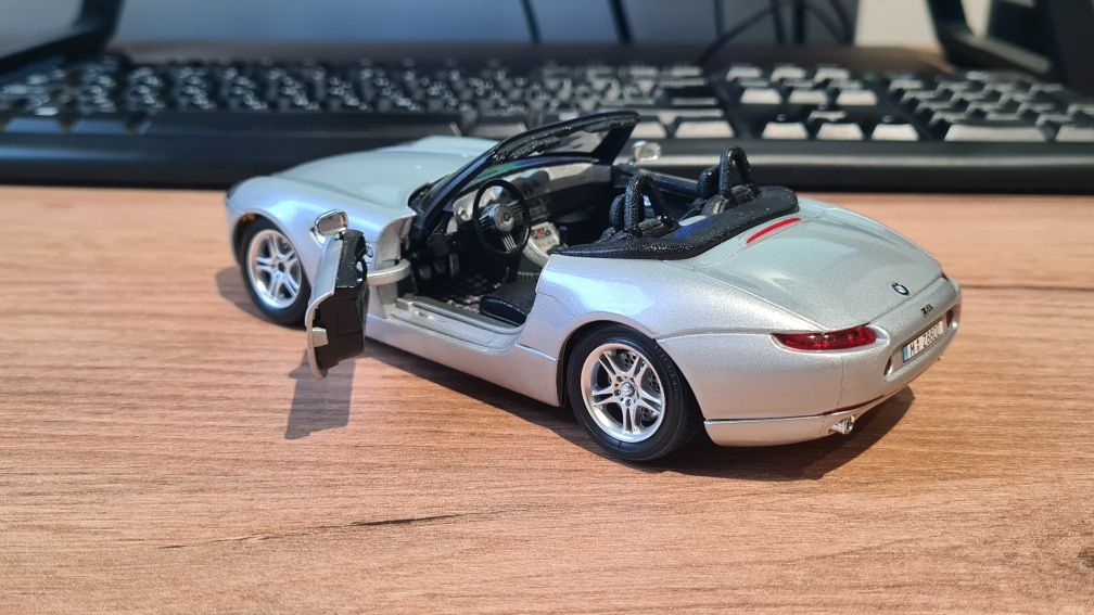 Bburago BMW Z8 1:24