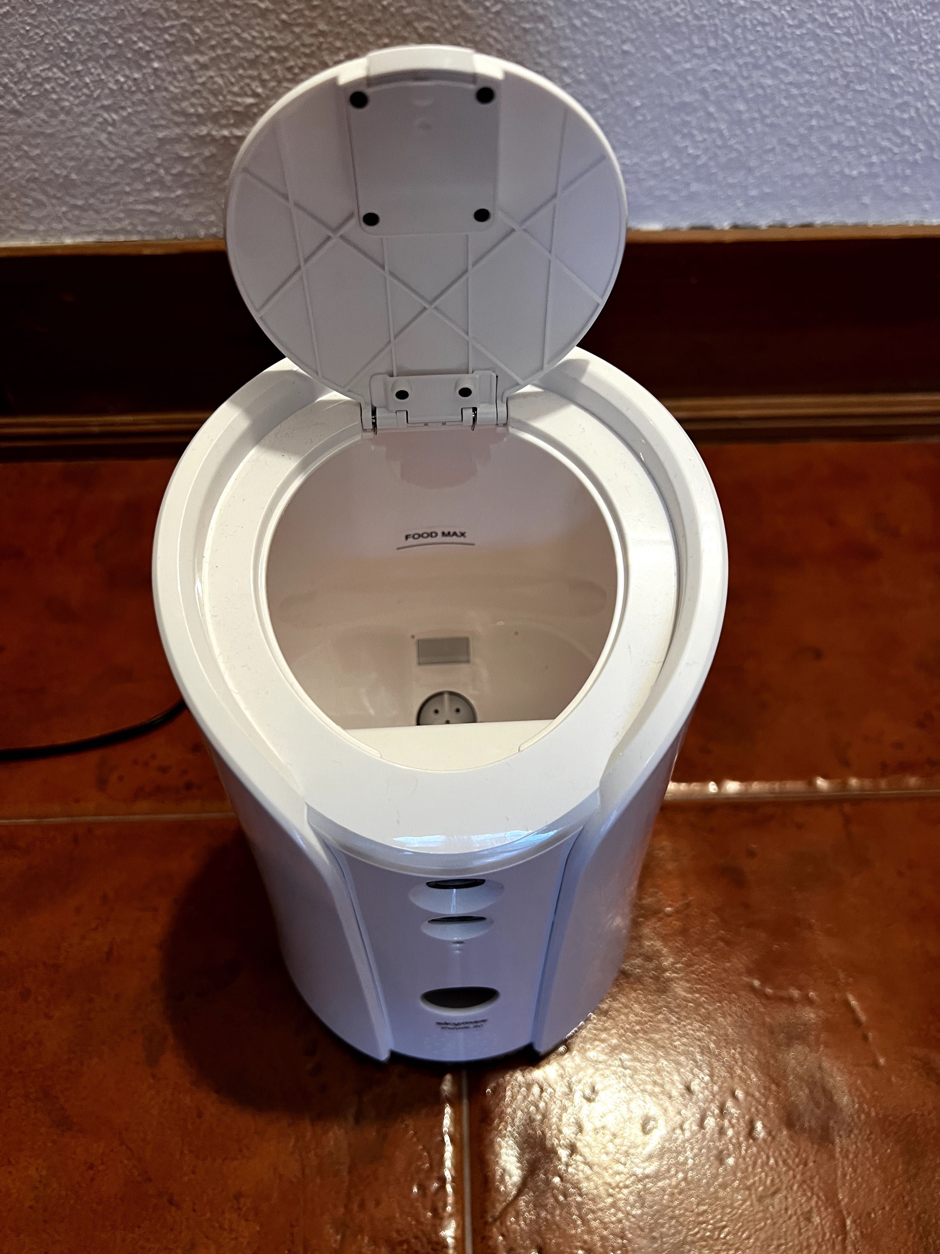 Camera pet Skymee Petalk AI lança biscoitos como novo