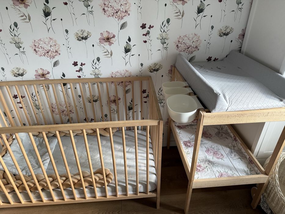 Łóżeczko z materacem i przewijak Ikea Sniglar