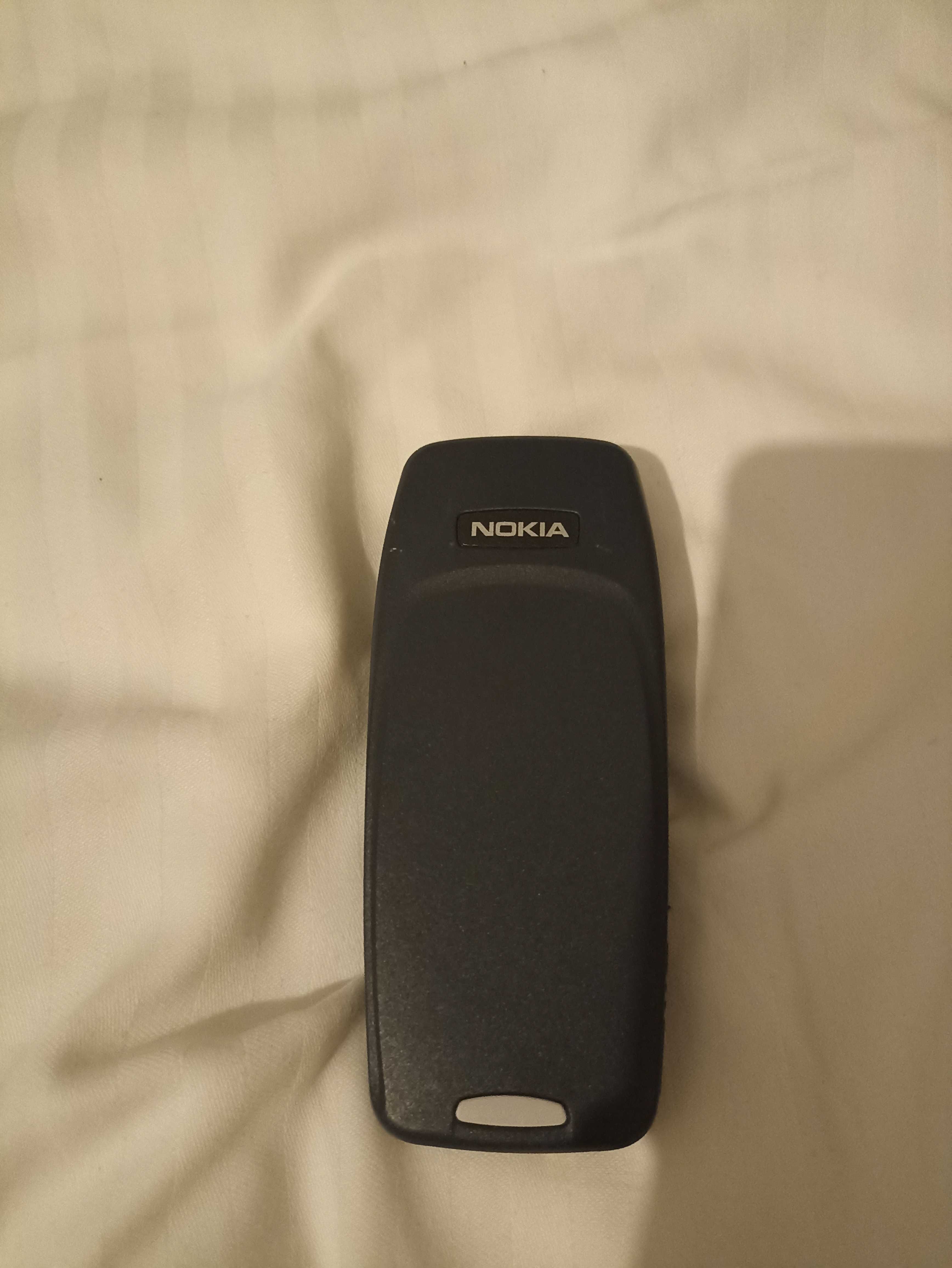 Widoczny na zdjęciu telefon to klasyczna Nokia 3310.
