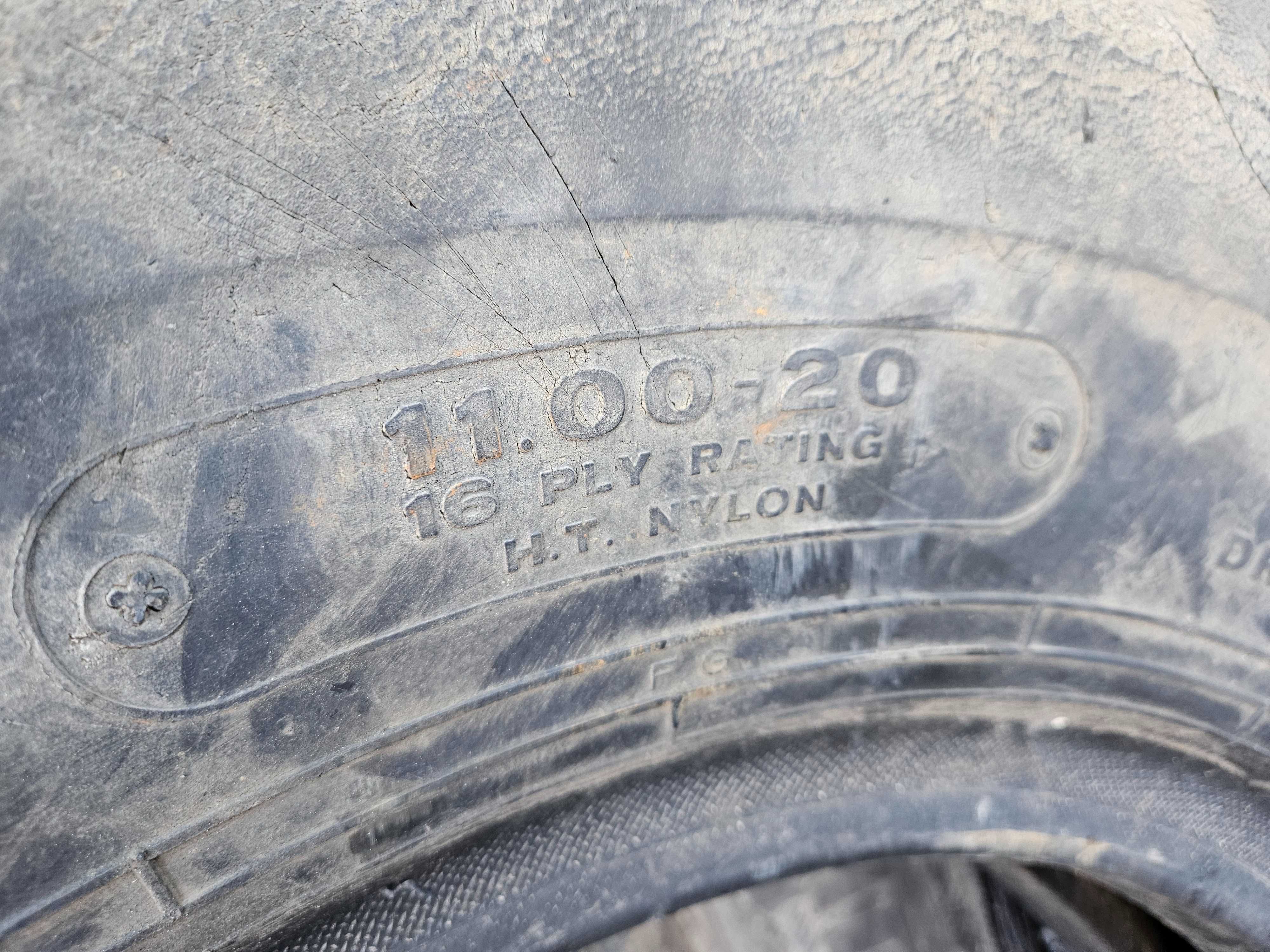 Opona Opony Mitas 11.00 11,00 - R 20 Sztuki Solideal Dunlop 11.00-20