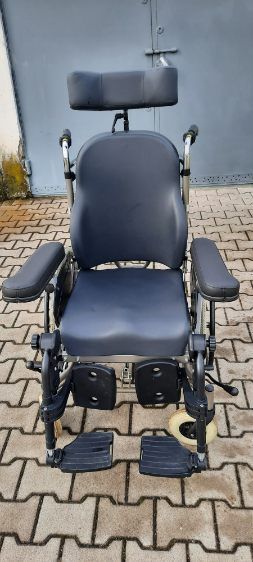 Specjalny wózek inwalidzki
