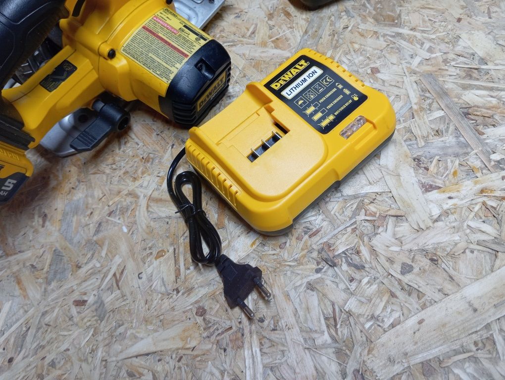 .Зарядка DeWalt .