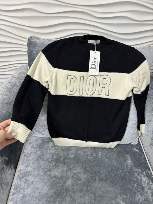 Черный с белым свитер люкс бренд