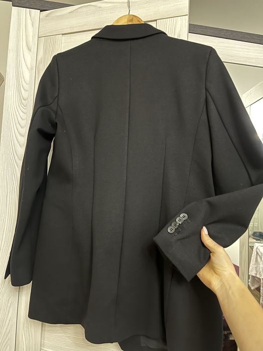 Піджак чорний подовжений може бути як оверсайз