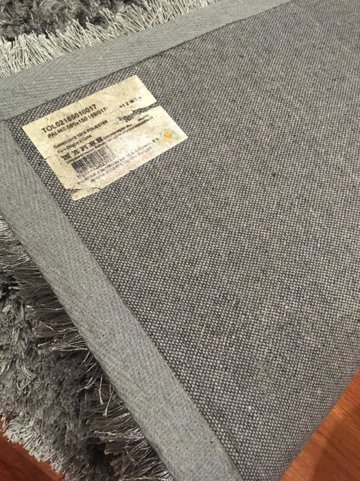 Duo de tapetes em cinza pêlo baixo