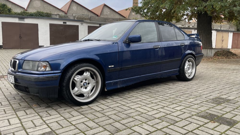BMW Series 3 E36 320I R6 150KM