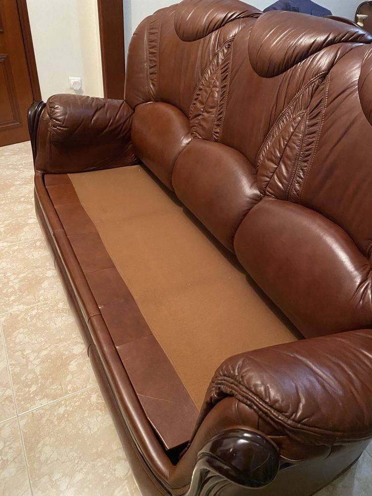 Sofá cama de couro clássico em excelente estado – 3 lugares