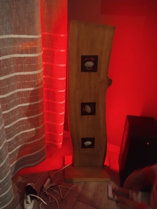 Lampy stojące z drewna