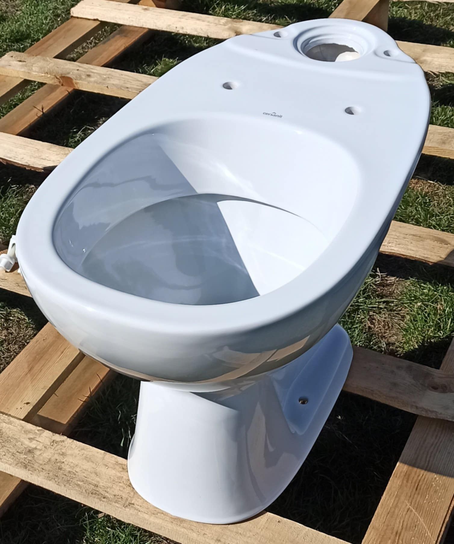 Miska WC stojąca cersenit z deską samoopadajacą. Odbiór osobisty.