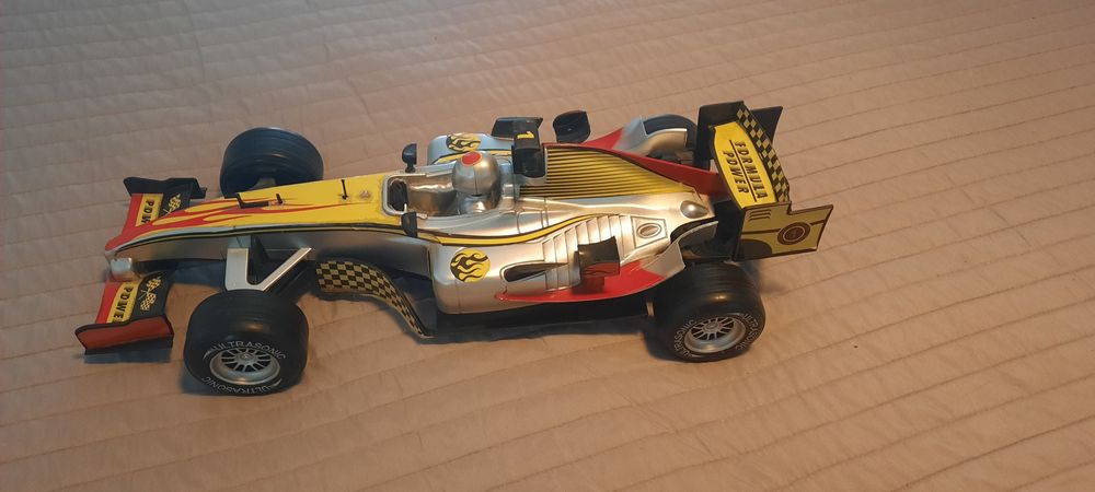 Brinquedo carro desportivo