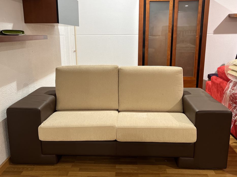 Sofa pele castanha e bege