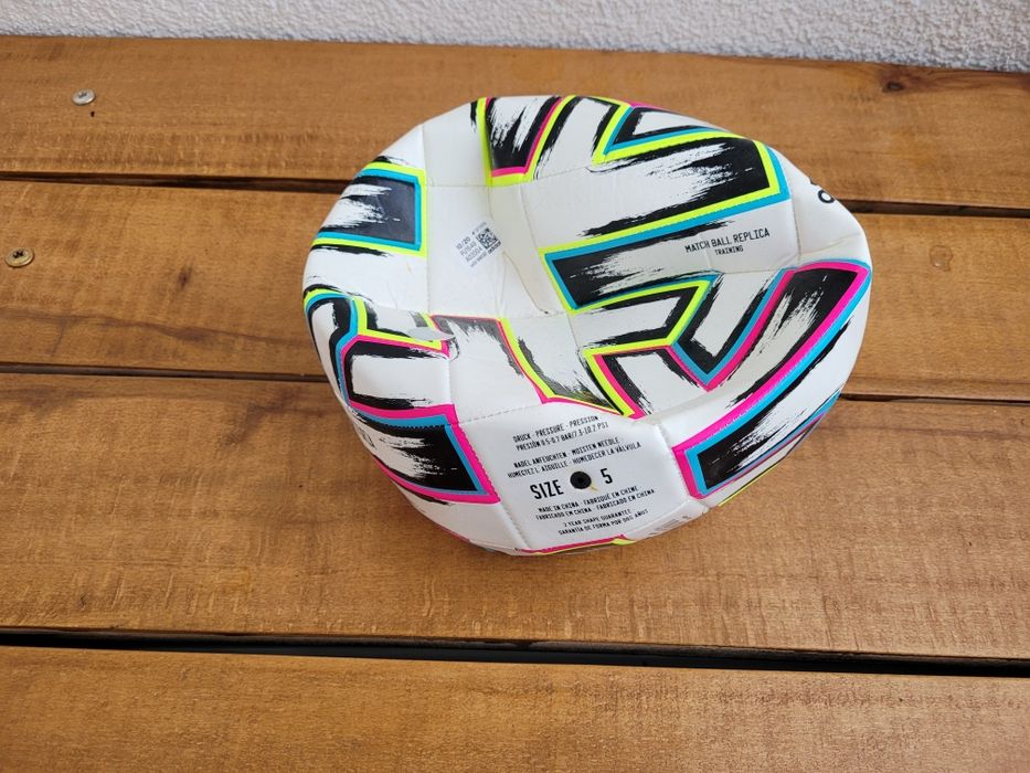 Piłka Adidas Uniforia