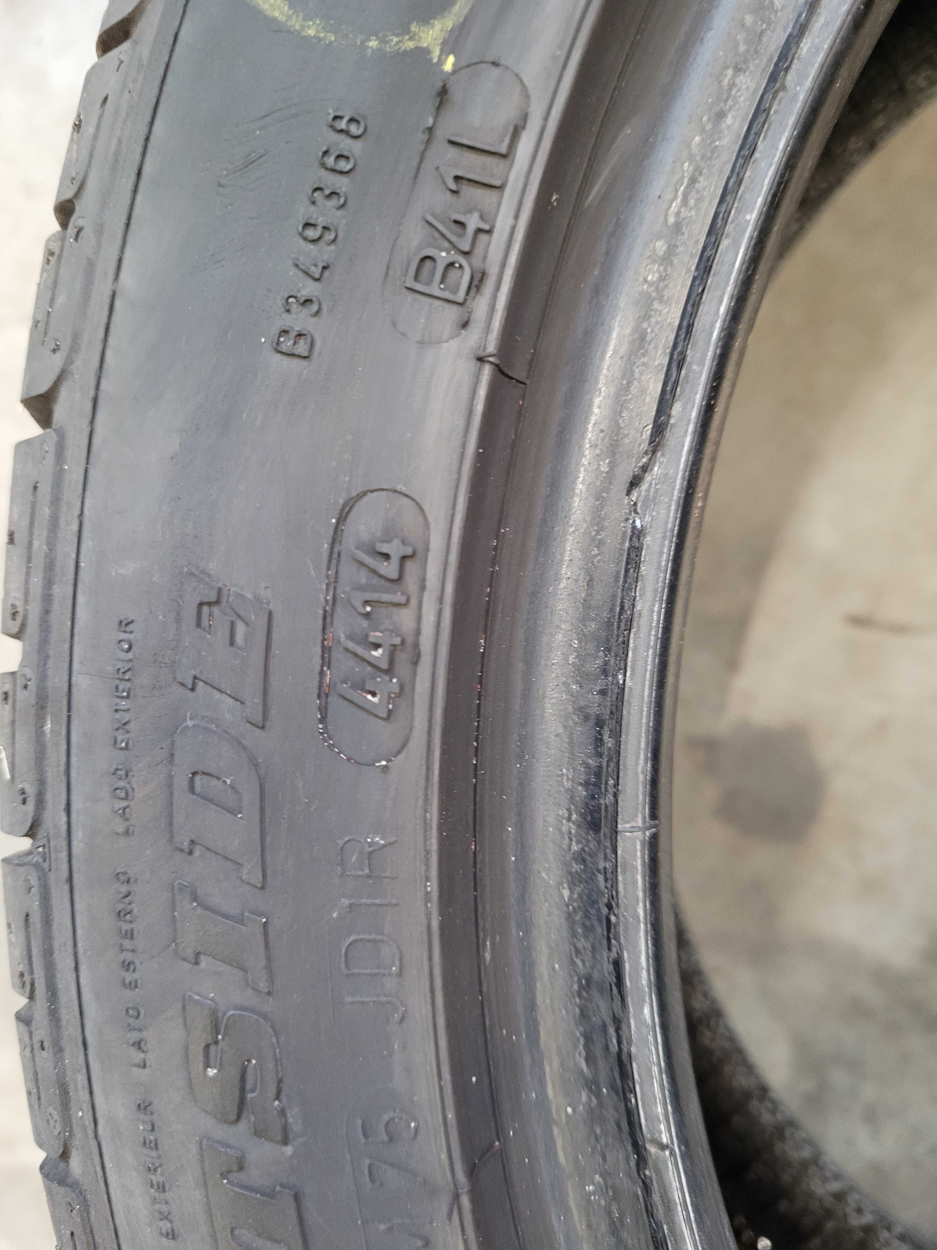 Opona Dunlop 215/45 R 16