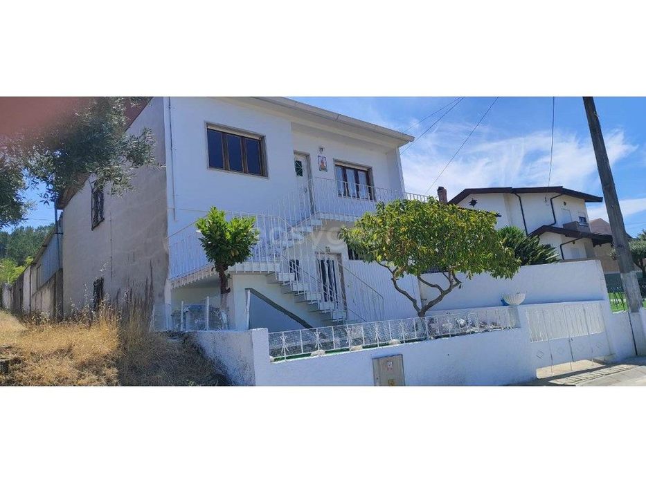 Moradia Isolada com terreno, situada em Torre de Vilela, Coimbra