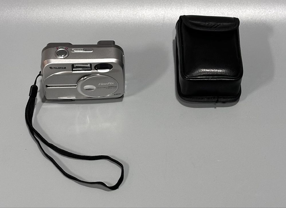 Aparat Cyfrowy Fujifilm Finepix 2600 2 MP 3X Zoom idealny stan Japan