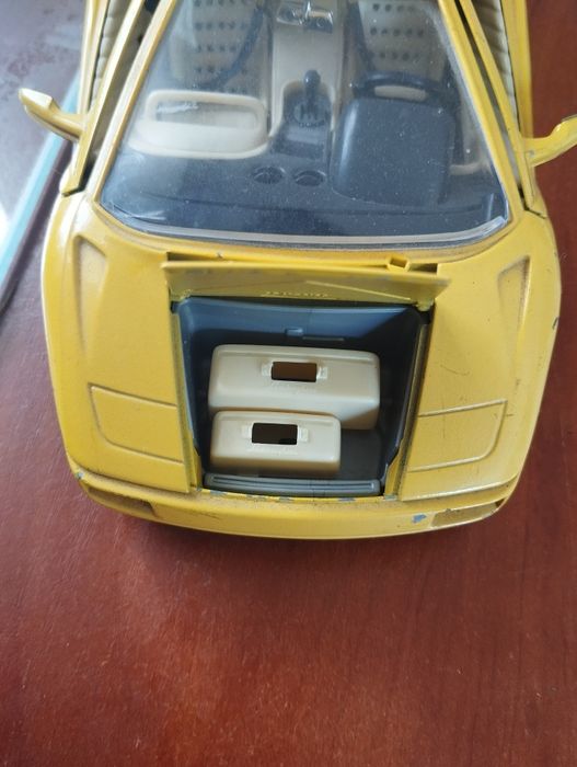 Продам модель машины Lamborghini Diablo (1990) Burago 1:18