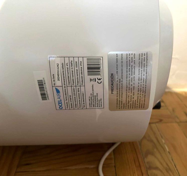 Aquecedor de água OCELAIR novo, 47L, nunca utilizado.