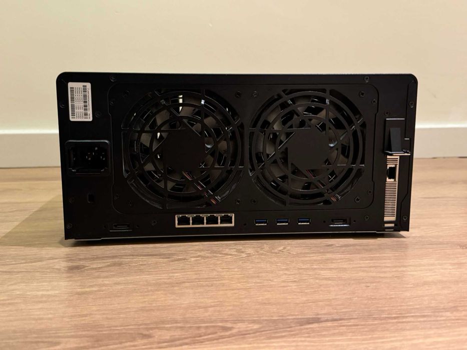 Synology DS1819+ (8 bays, 16Gb RAM, 10Gbe RJ45 + 2xM.2 SSD)