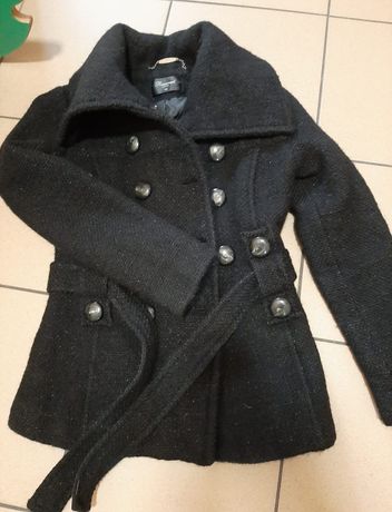 Czarny wełniany płaszcz Reserved
