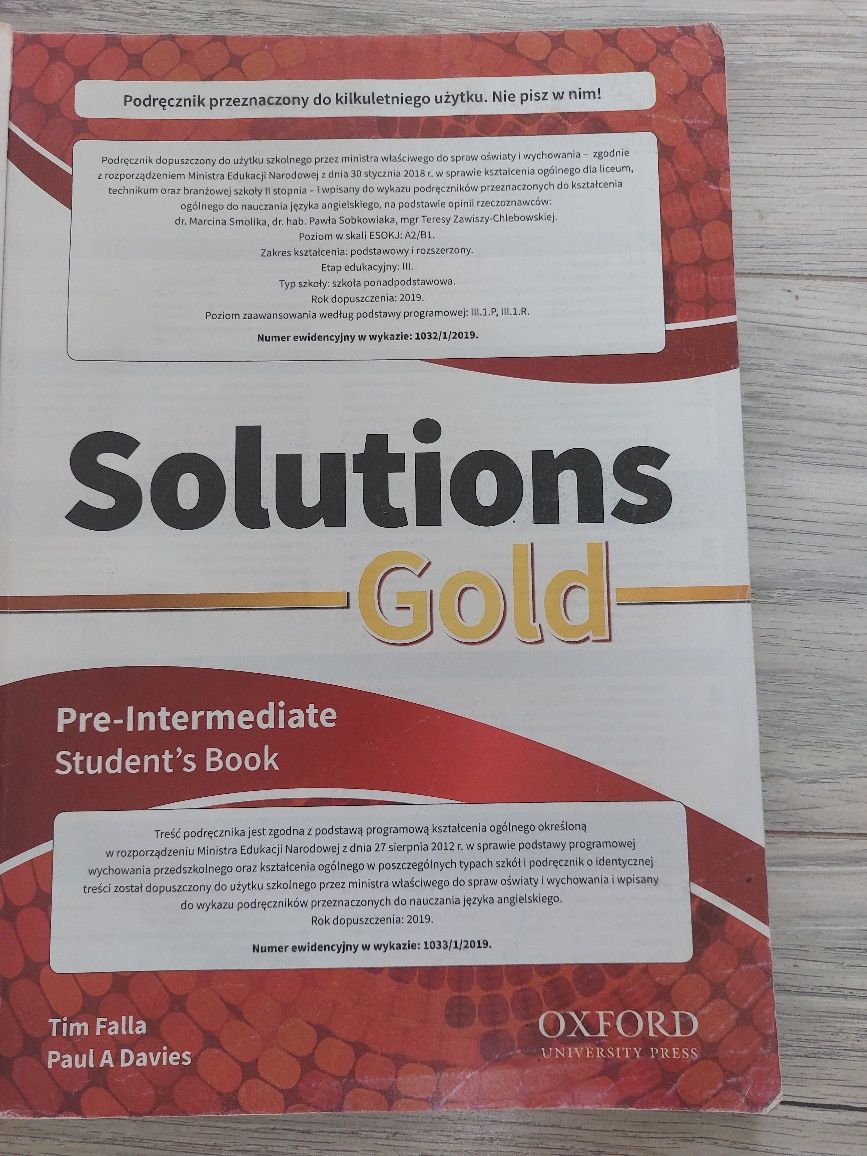 Solutions Gold pre-intermediate